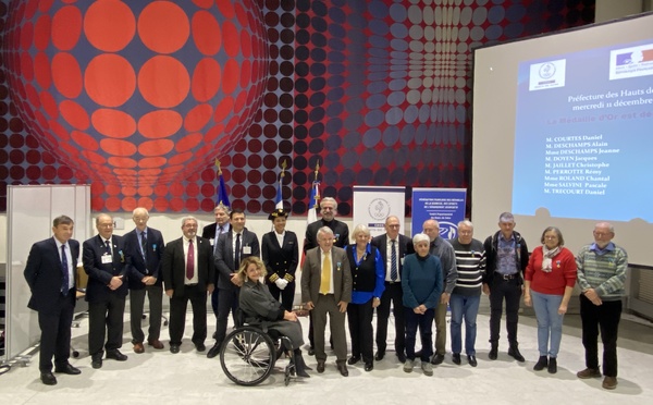 Cérémonie de remise des médailles de la Jeunesse, des Sports et de l'Engagement associatif